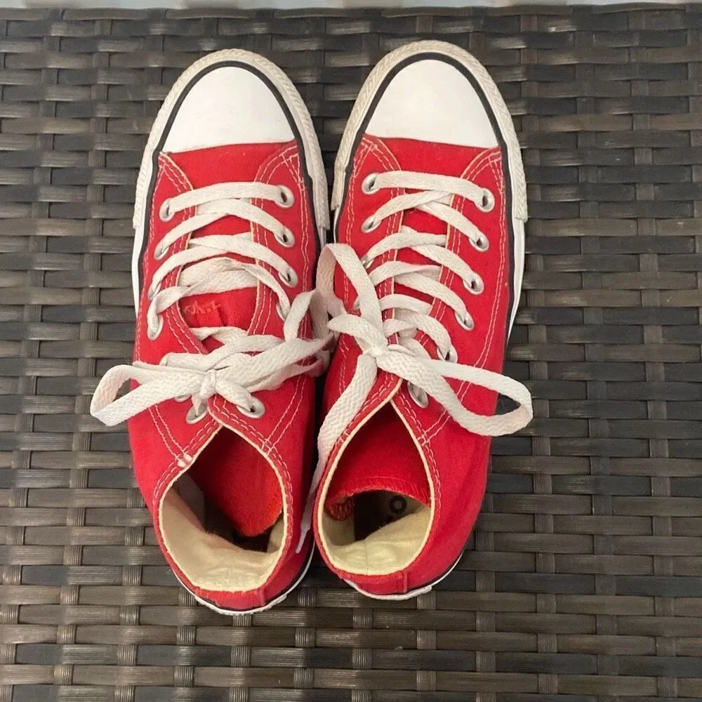 Converse sneakers women’s size 6